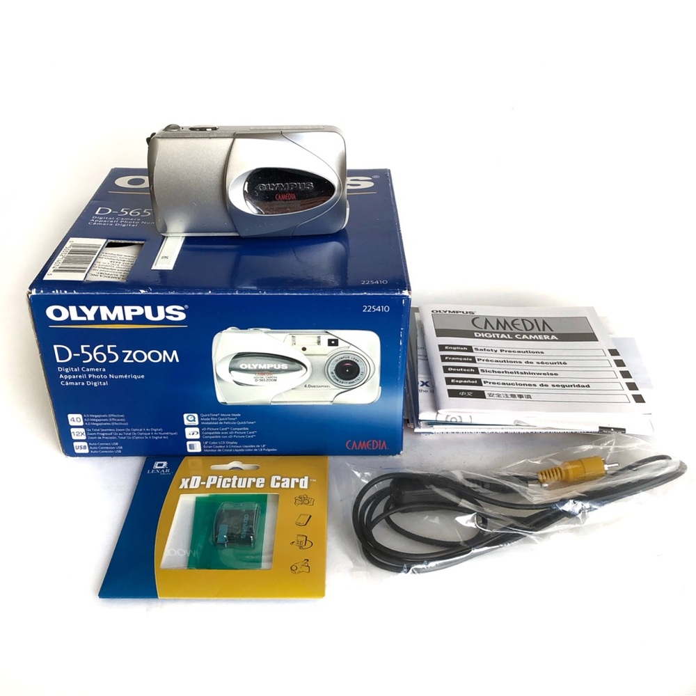 Olympus Camedia D-565 Zoom 4.0 MP Digital Camera Silver Preowned Tested